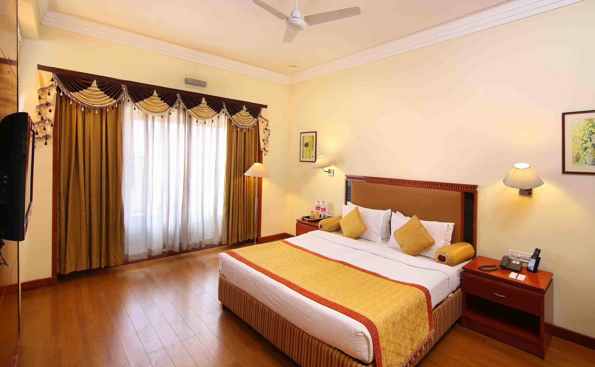 Hotel Royal Court à Madurai Extérieur photo