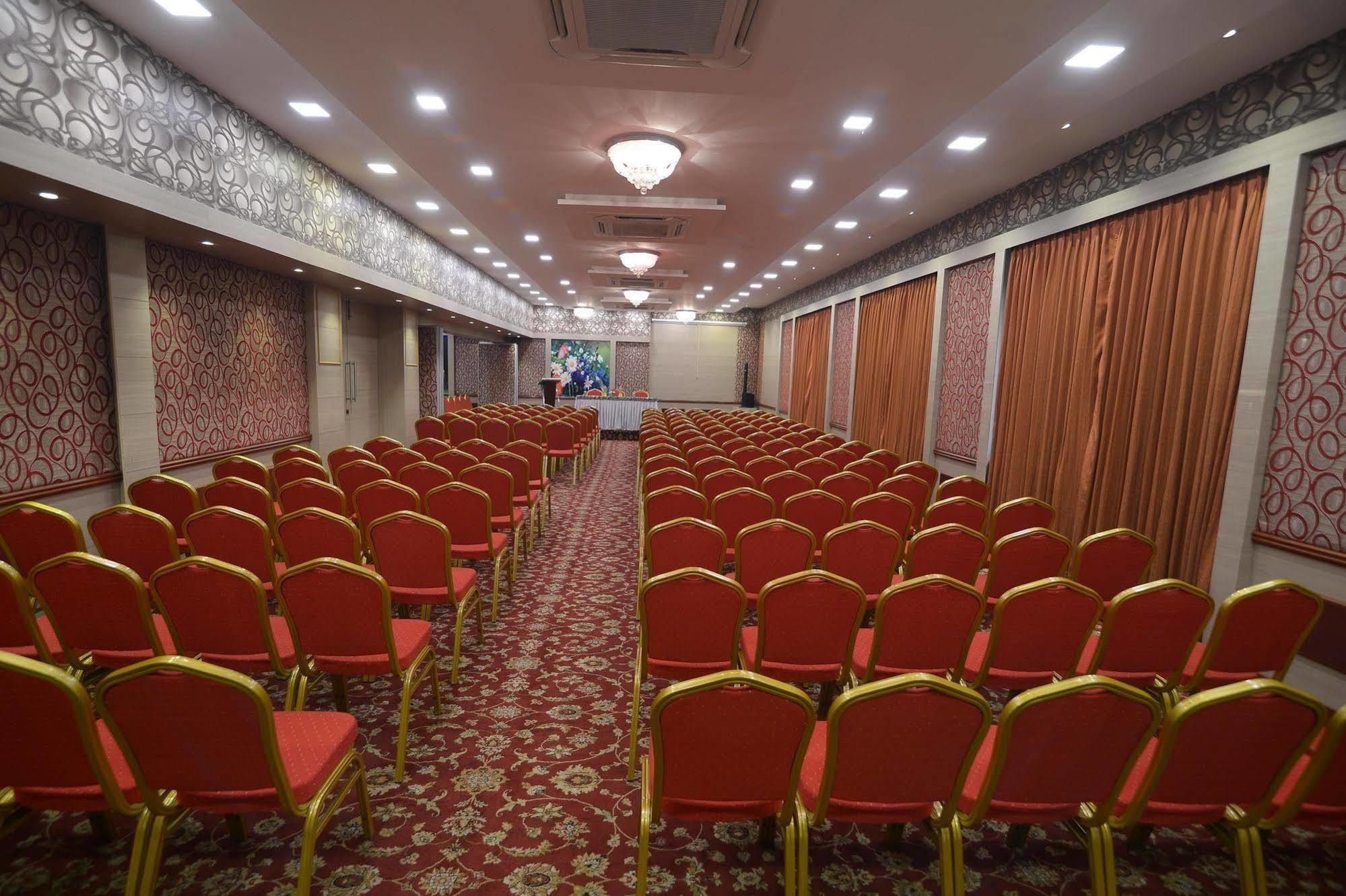 Hotel Royal Court à Madurai Extérieur photo